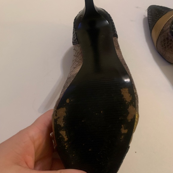 Carlos Santana antique gold / brown and black pointed toe faux snakeskin heels - Picture 4 of 8